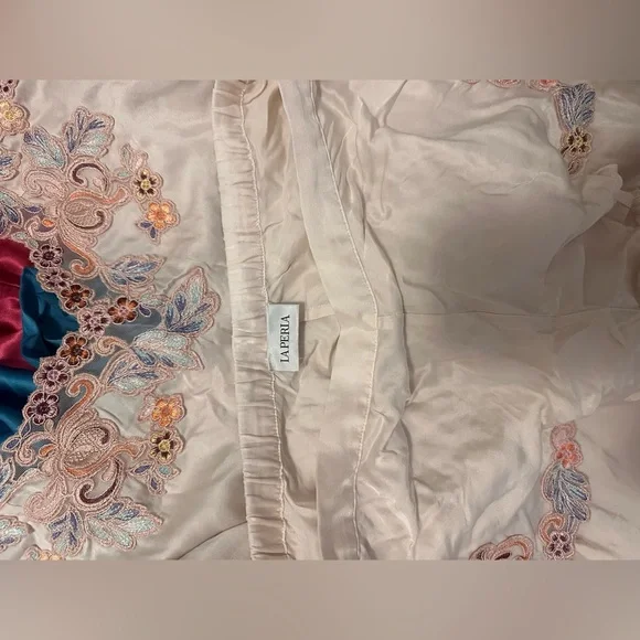 La Perla rainbow Elegant Embroidered Silk set. - Picture 13 of 14